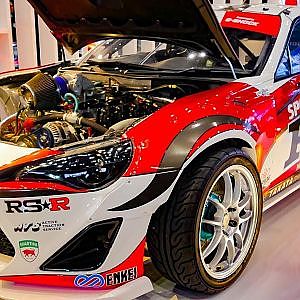 (HD)TOYOTA GT86 TRD NASCAR V8 Enjgin ドリフトハチロク・ナスカーエンジン乗せ換え - 東京オートサロン2017 - YouTube
