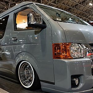 TSD Styling TOYOTA HIACE Banquet TAS2022 - TSDスタイリング ハイエースワゴンGL カスタム 東京オートサロン2022