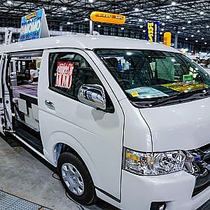 リンエイプロダクト  ハイエース バンコン ワイドバカンチェス / MOMO  RINEI HIACE TOKYO CAMPING CAR SHOW 2021 - 東京キャンピングカーショー2021