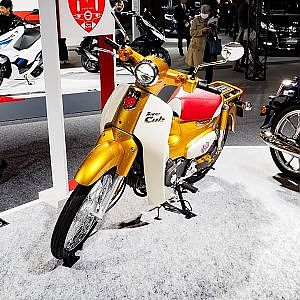 (HD)HONDA SUPER CUB 110 2018 100 million unit commemorative model ホンダ・スーパーカブ110 - 名古屋モーターショー2017
