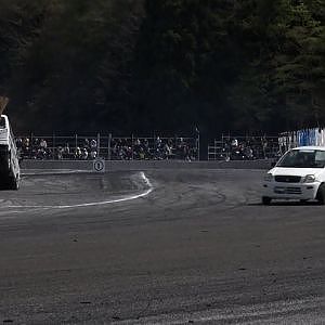 2021D1GP開幕戦奥伊吹に、突如謎のオフィシャル登場！ジャックナイファーとハヤブサミニカドリフト