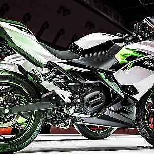 KAWASAKI Ninja e-1 & Ninja 7 Hybrid カワサキ ニンジャ e1 ニンジャ7ハイブリッド - JAPAN MOBILITY SHOW ジャパンモビリティショー