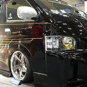 (4K)KUHL RACING TOYOTA HIACE 200 body paint クールレーシング200系ハイエースボディペイント - 大阪オートメッセ2018