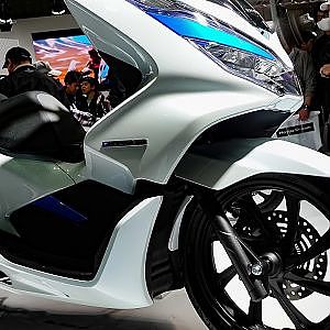 (4K)HONDA PCX ELECTRIC 150 HYBRID 2018 ホンダPCXエレクトリック - 大阪モーターサイクルショー2018
